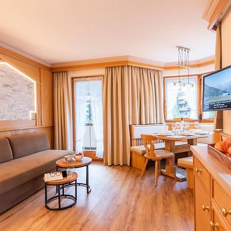 Hotel Garni Apart Tina Ischgl Buitenkant foto