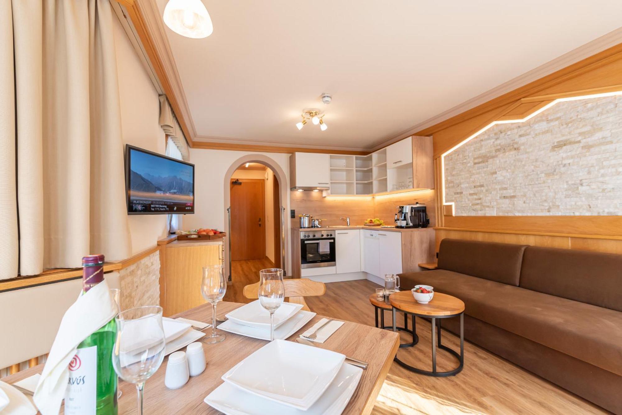Hotel Garni Apart Tina Ischgl Buitenkant foto