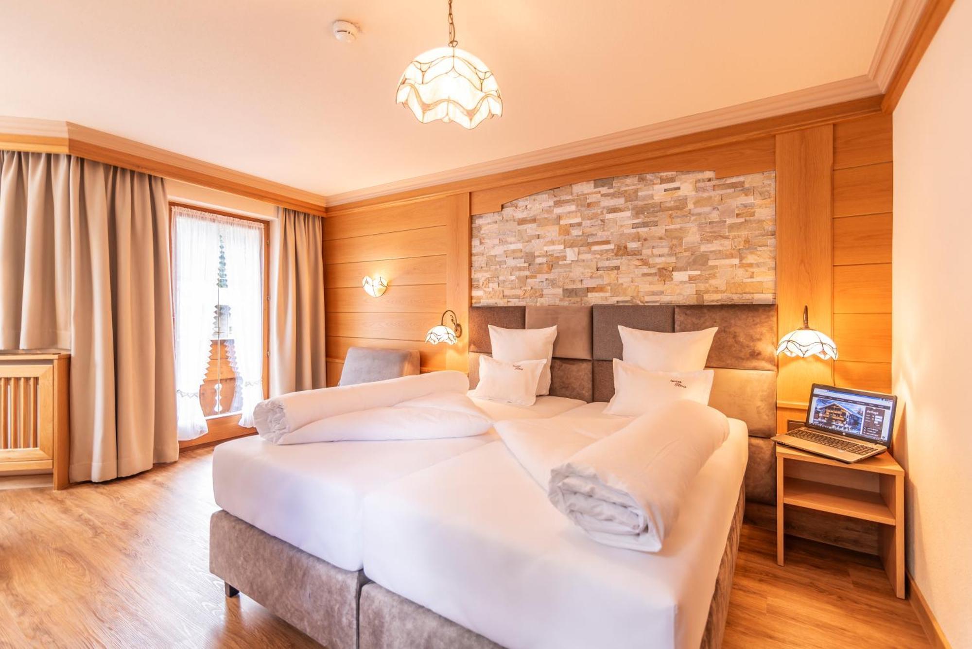 Hotel Garni Apart Tina Ischgl Buitenkant foto