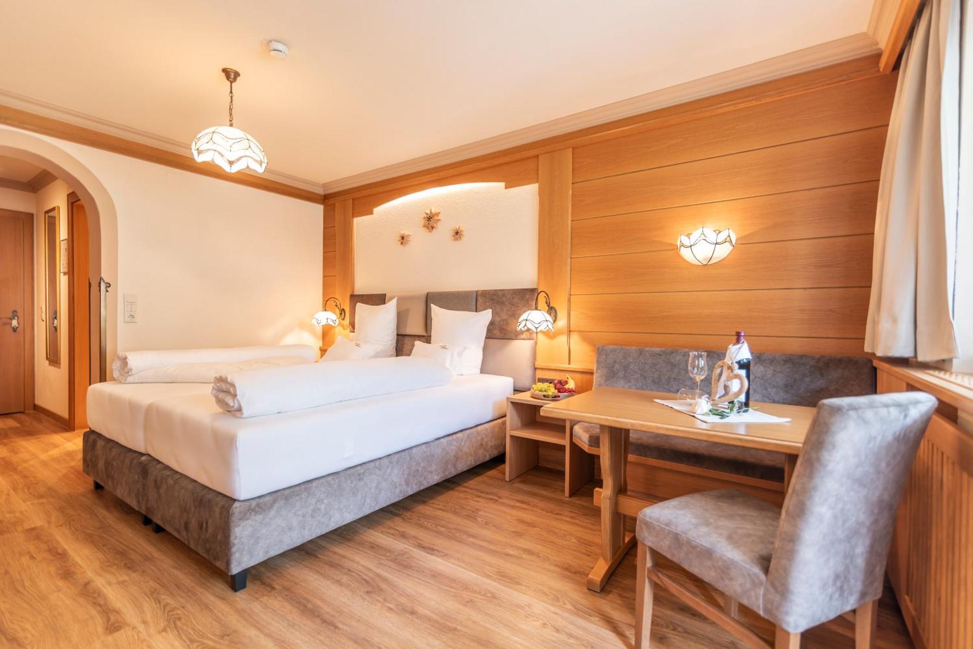 Hotel Garni Apart Tina Ischgl Buitenkant foto